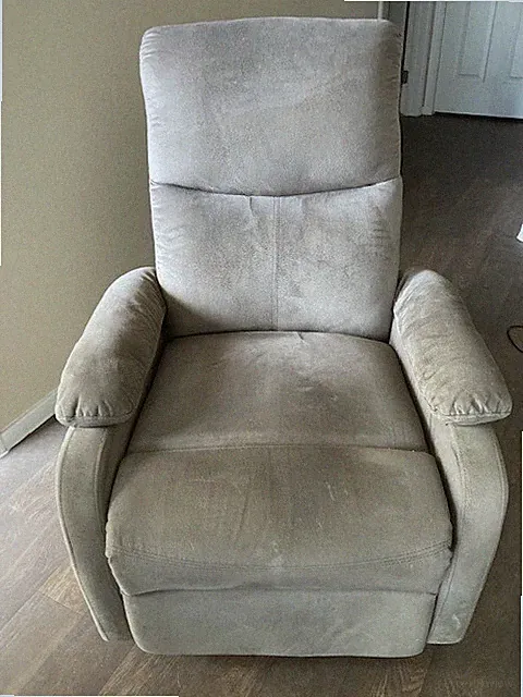 Recliner Chair - Space Saving - Wall Hugging - NO SHIPPING